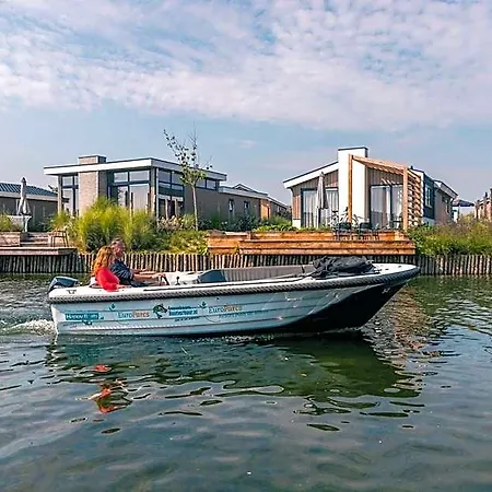 Europarcs De Kraaijenbergse Plassen Hotel 3*